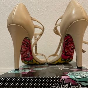 Taylor Says heels